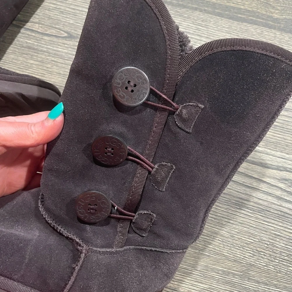 UGG Australia Bailey Button Triplet II Sheepskin Boots Wool Lined Brown Size W8 - Picture 12 of 12